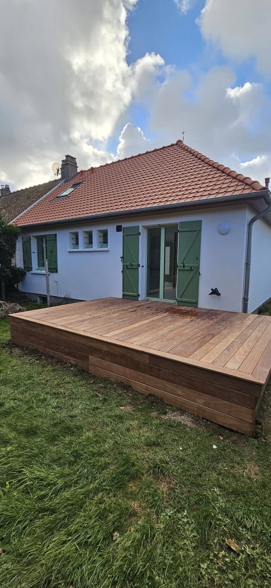 Ravalement de façade et terrasse bois à Saint-Maxent - Peinture S.L